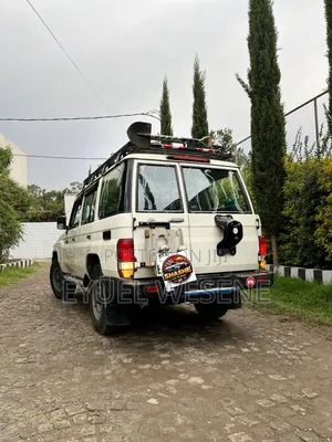 Toyota Land Cruiser 2014 White