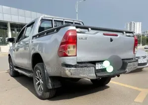 Toyota Hilux 2018 Silver
