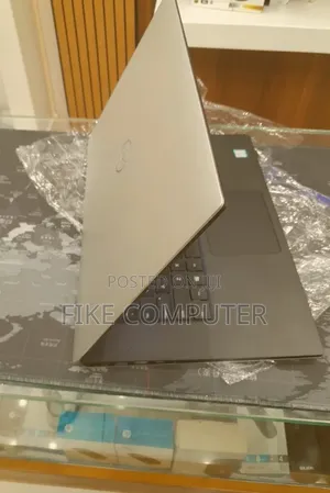 New Laptop Dell XPS 15 16GB Intel Core i9 SSD 512GB