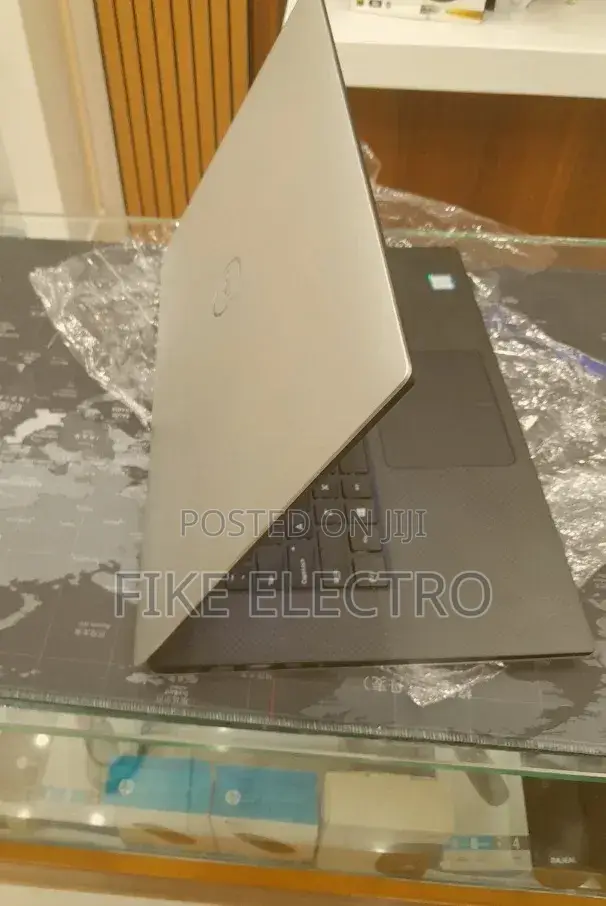 New Laptop Dell XPS 15 16GB Intel Core i9 SSD 512GB