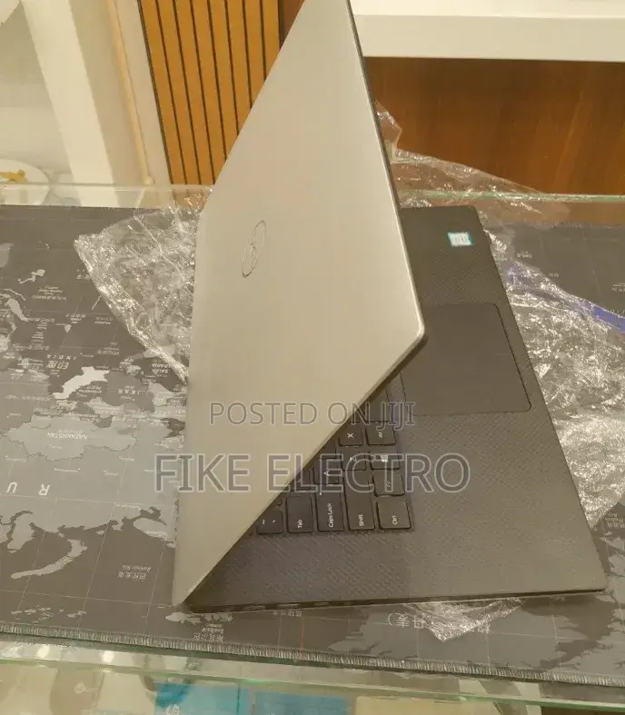 New Laptop Dell XPS 15 16GB Intel Core i9 SSD 512GB