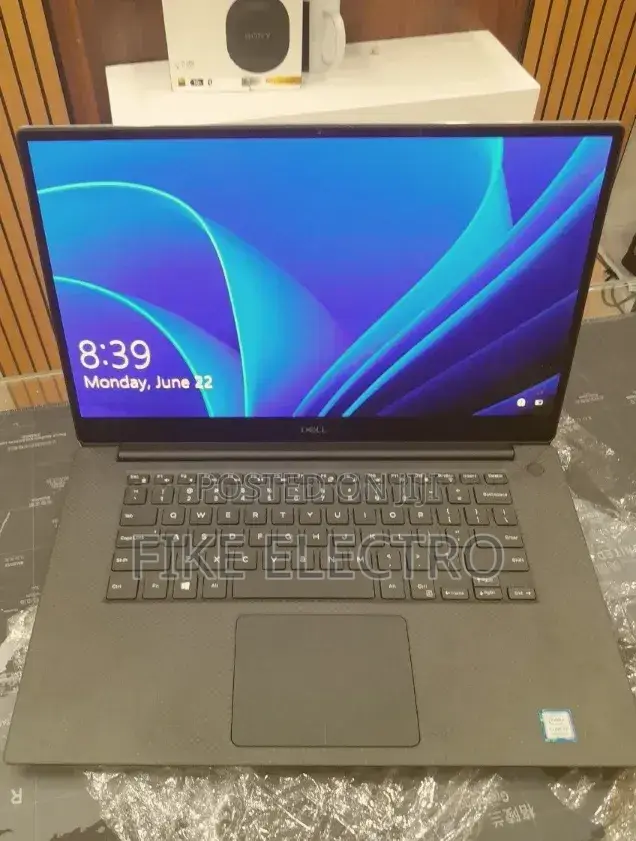 New Laptop Dell XPS 15 16GB Intel Core i9 SSD 512GB