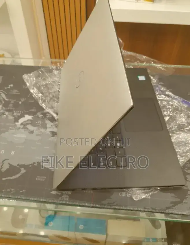 New Laptop Dell XPS 15 16GB Intel Core i9 SSD 512GB