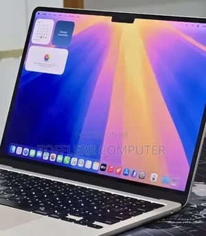 New Laptop Apple MacBook Air 2022 M2 16GB AMD A10 SSD 512GB