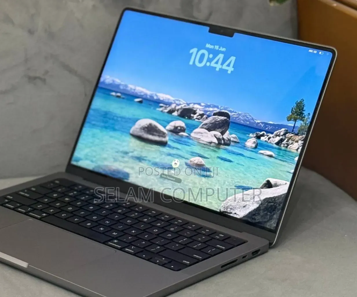 New Laptop Apple MacBook Pro 2021 M1 16GB Apple M1 Pro SSD 512GB