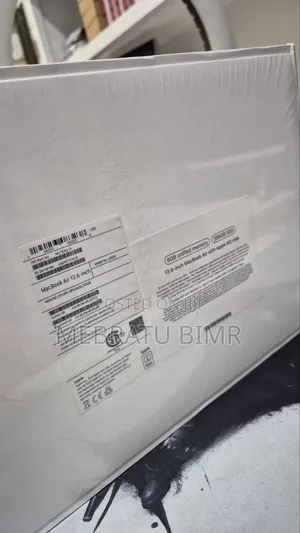 New Laptop Apple MacBook Air 2022 M2 8GB Apple M2 SSD 256GB
