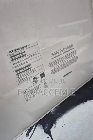 New Laptop Apple MacBook 8GB SSD 256GB