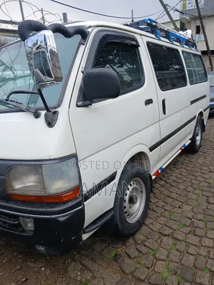 Toyota HiAce 2004 White
