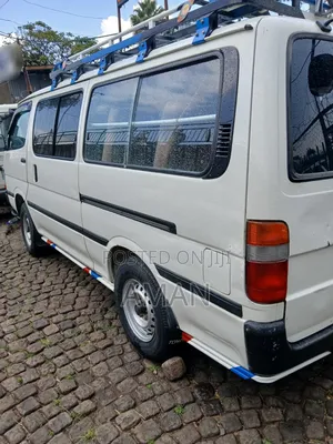 Toyota HiAce 2004 White