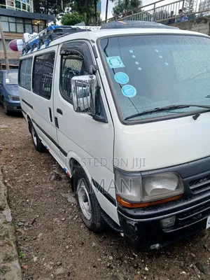 Toyota HiAce 2004 White