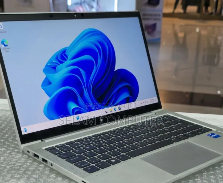 New Laptop HP EliteBook 830 G8 16GB Intel Core i5 SSD 512GB