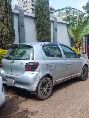 Toyota Vitz 2001 Silver