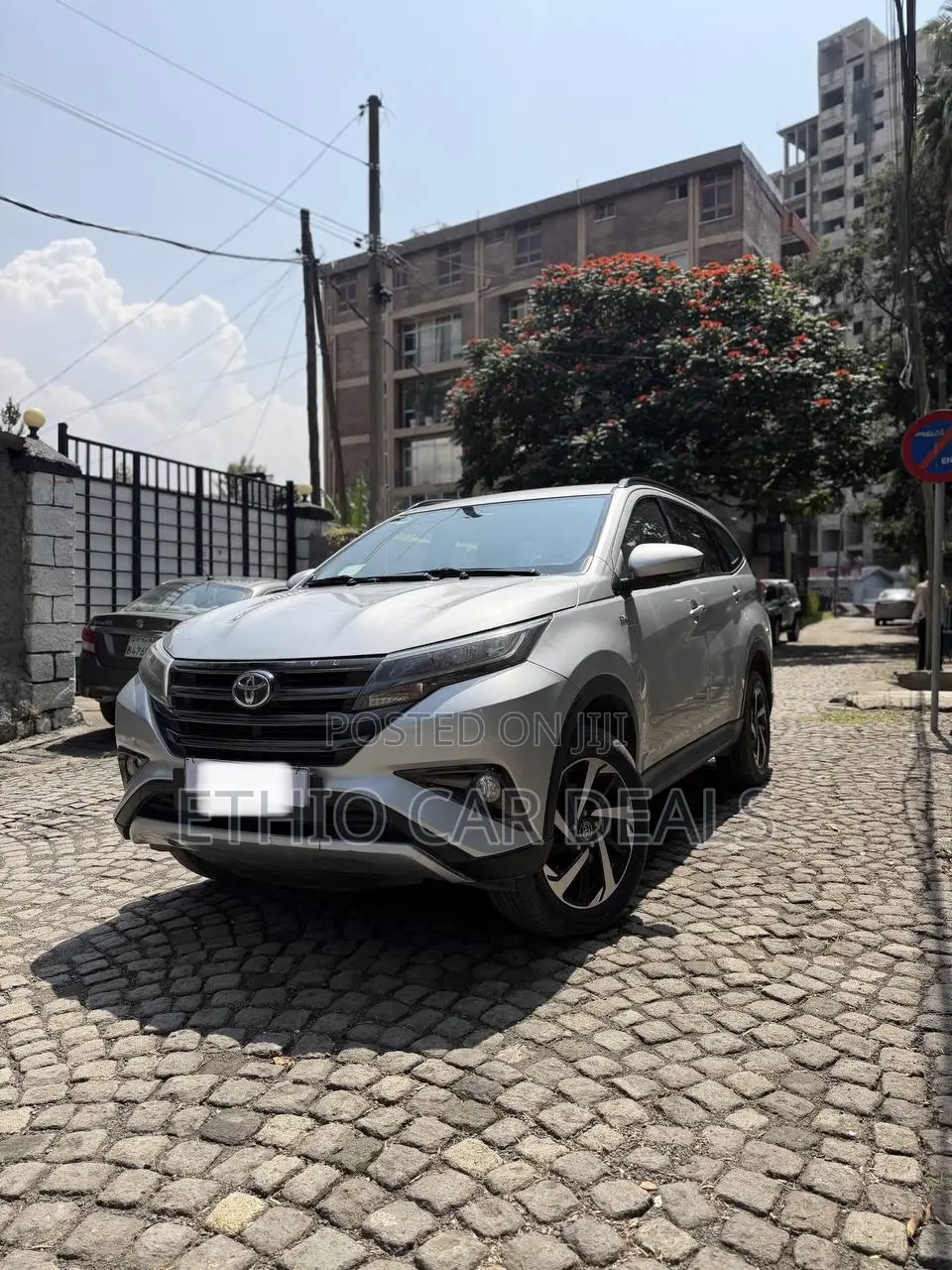 Toyota Rush 2022 Silver