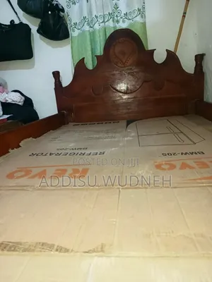 ቆንጆ የሚሸጥ የዋንዛ አልጋ