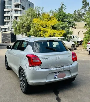 Suzuki Swift 2022 Silver