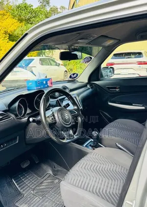 Suzuki Swift 2022 Silver