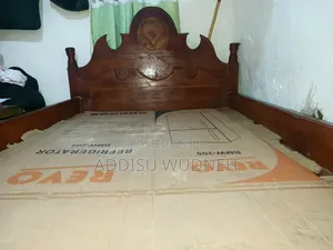ቆንጆ የሚሸጥ የዋንዛ አልጋ