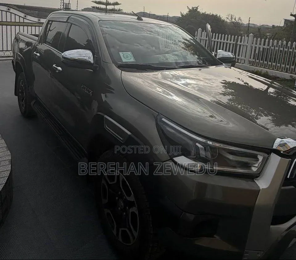 Toyota Hilux 2021 Green