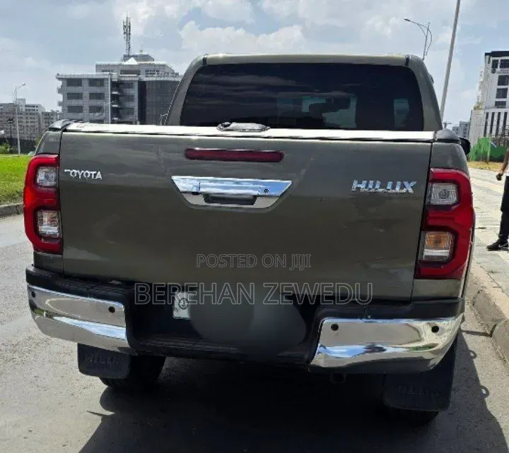 Toyota Hilux 2021 Green