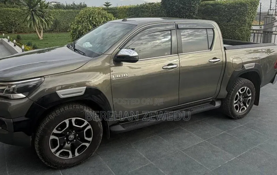 Toyota Hilux 2021 Green