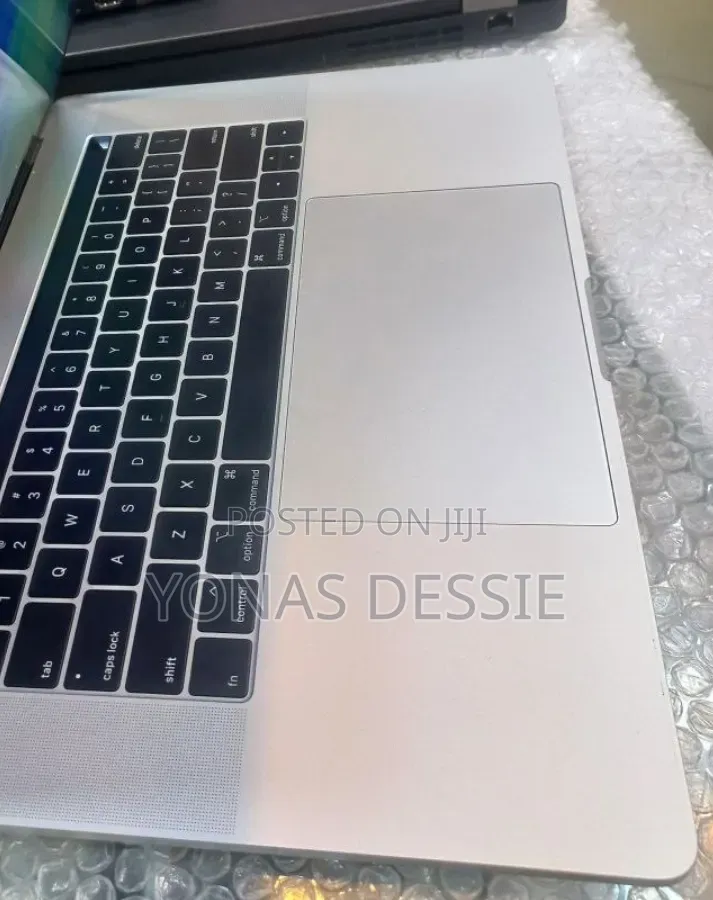 New Laptop Apple MacBook Pro 2018 16GB SSD 256GB