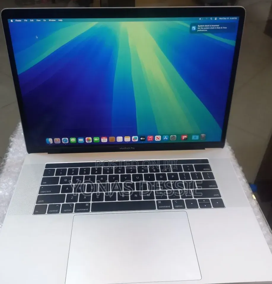 New Laptop Apple MacBook Pro 2018 16GB SSD 256GB