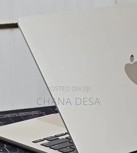 New Laptop Apple MacBook Air 2022 M2 16GB Apple M2 SSD 256GB