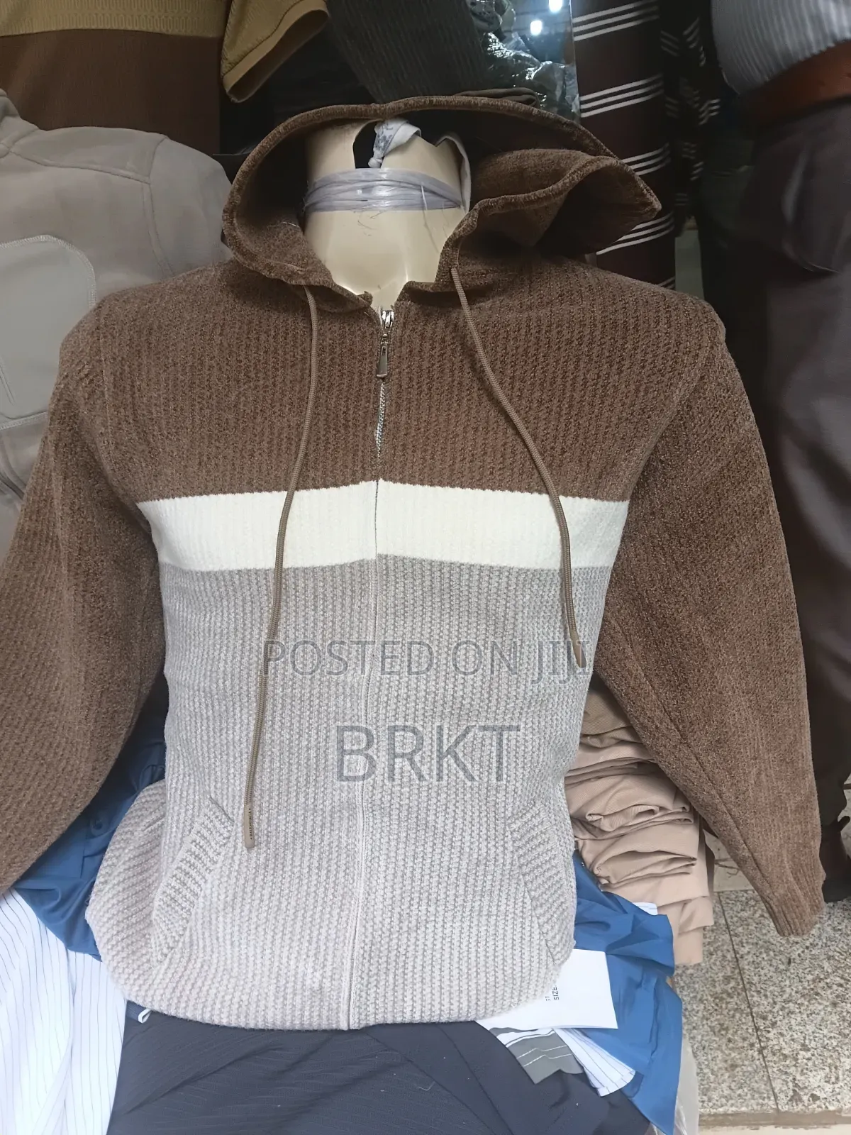 ጥራት ያለው የክረምት ባለ ኮፍያ ሹራብ (Sizes,M, L)
