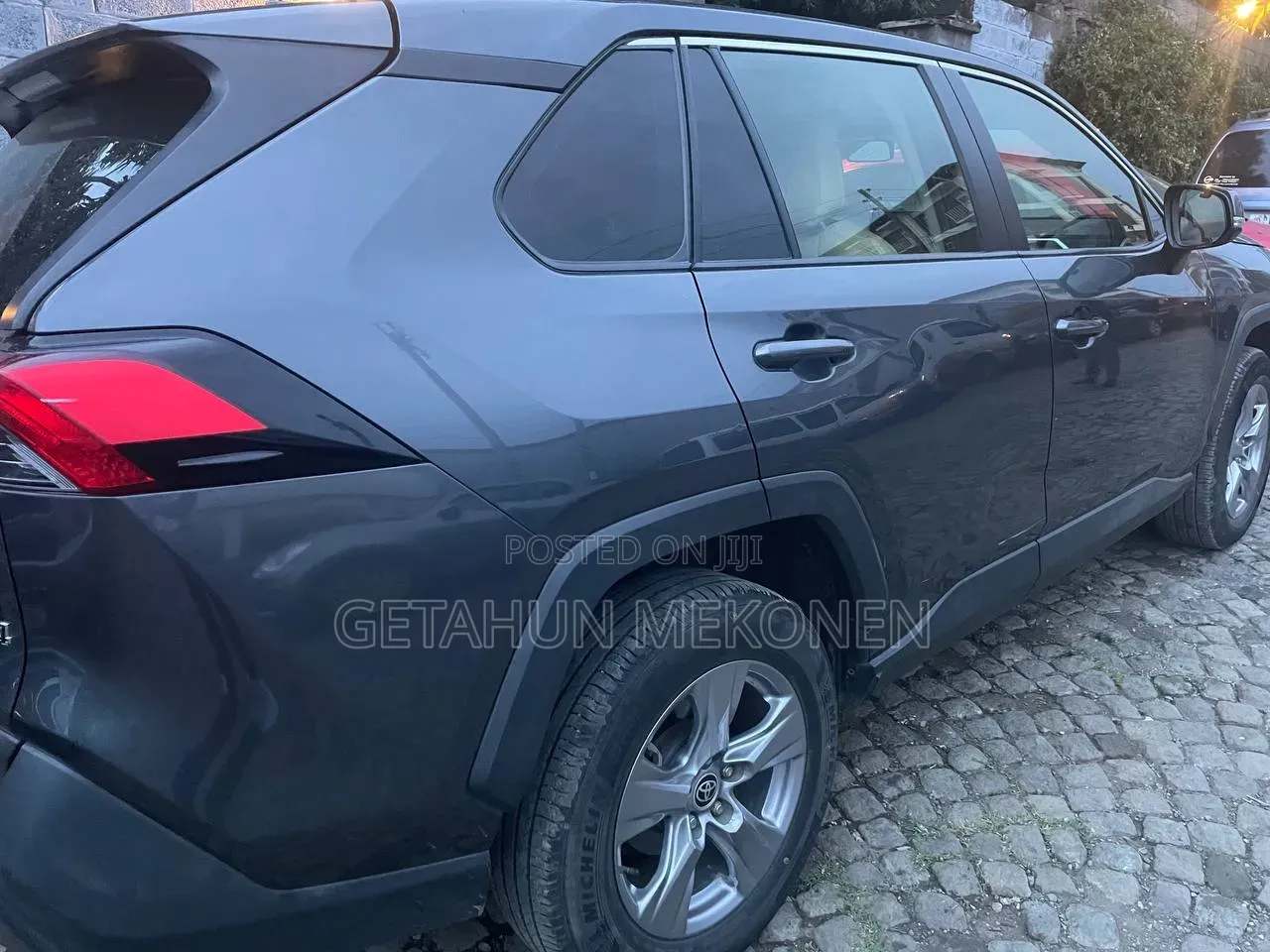 Toyota RAV4 2022 Gray