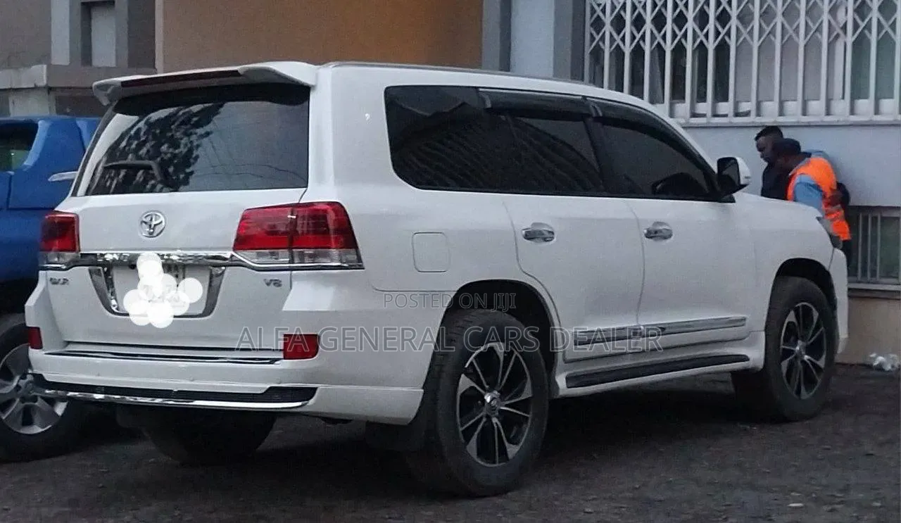 Toyota Land Cruiser 2011