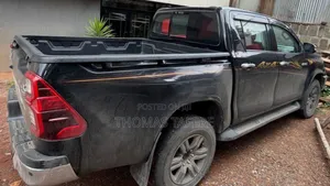 Toyota Hilux 2022 Black