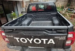 Toyota Hilux 2022 Black