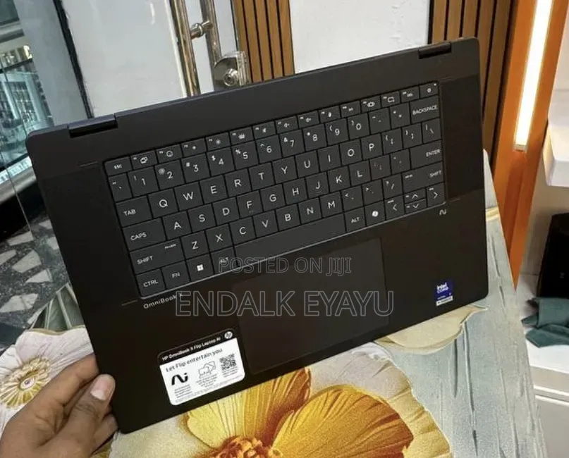New Laptop HP OmniBook Ultra Flip 14" 16GB Intel Core Ultra 7 SSD 1T