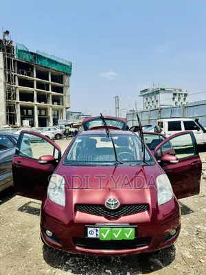 Toyota Yaris 2010 Burgundy