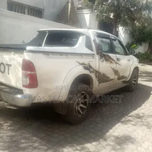 Toyota Hilux 2008 White