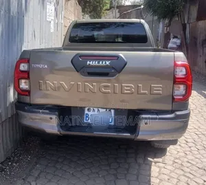 Toyota Hilux 2021 Brown