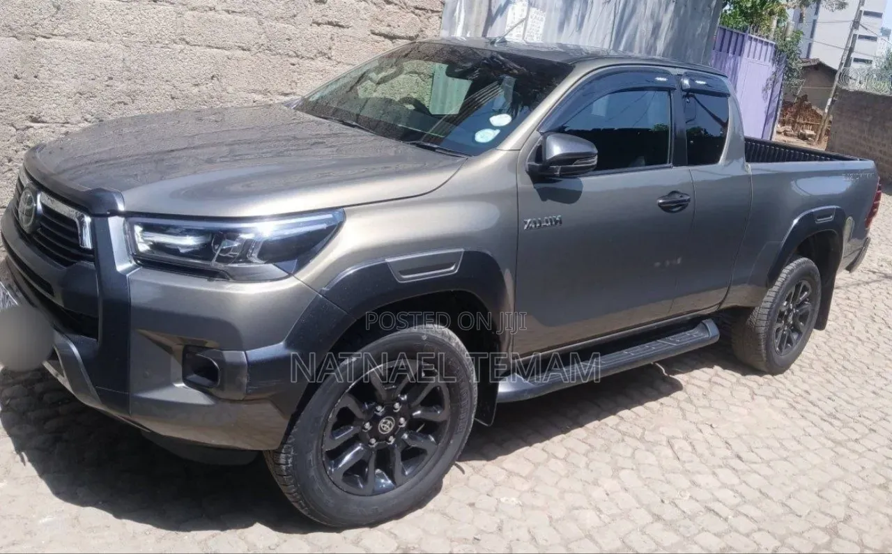 Toyota Hilux 2021 Brown