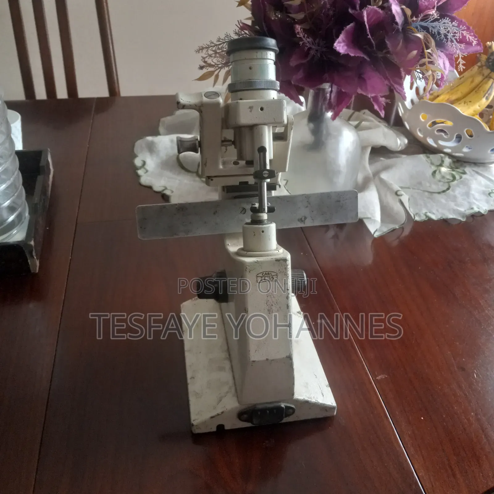 Lensmeter or Focimeter