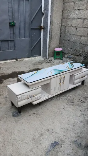 ጠረቤዛ እና ቲቪስታድ