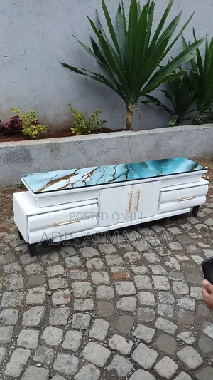 ጠረቤዛ እና ቲቪስታድ