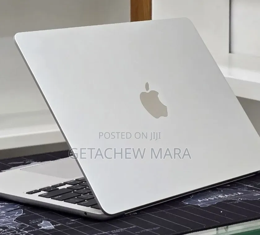 New Laptop Apple MacBook Air 2022 M2 16GB Intel SSD 512GB