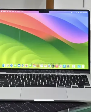 New Laptop Apple MacBook Air 2022 M2 16GB Intel SSD 512GB