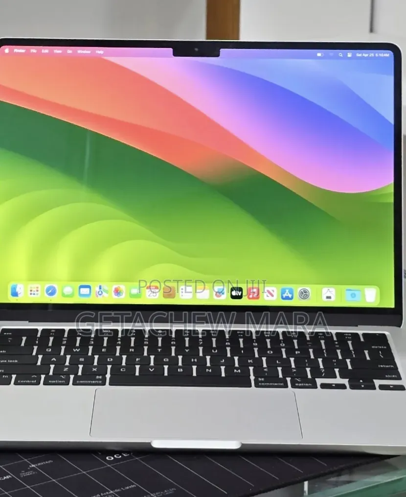 New Laptop Apple MacBook Air 2022 M2 16GB Intel SSD 512GB