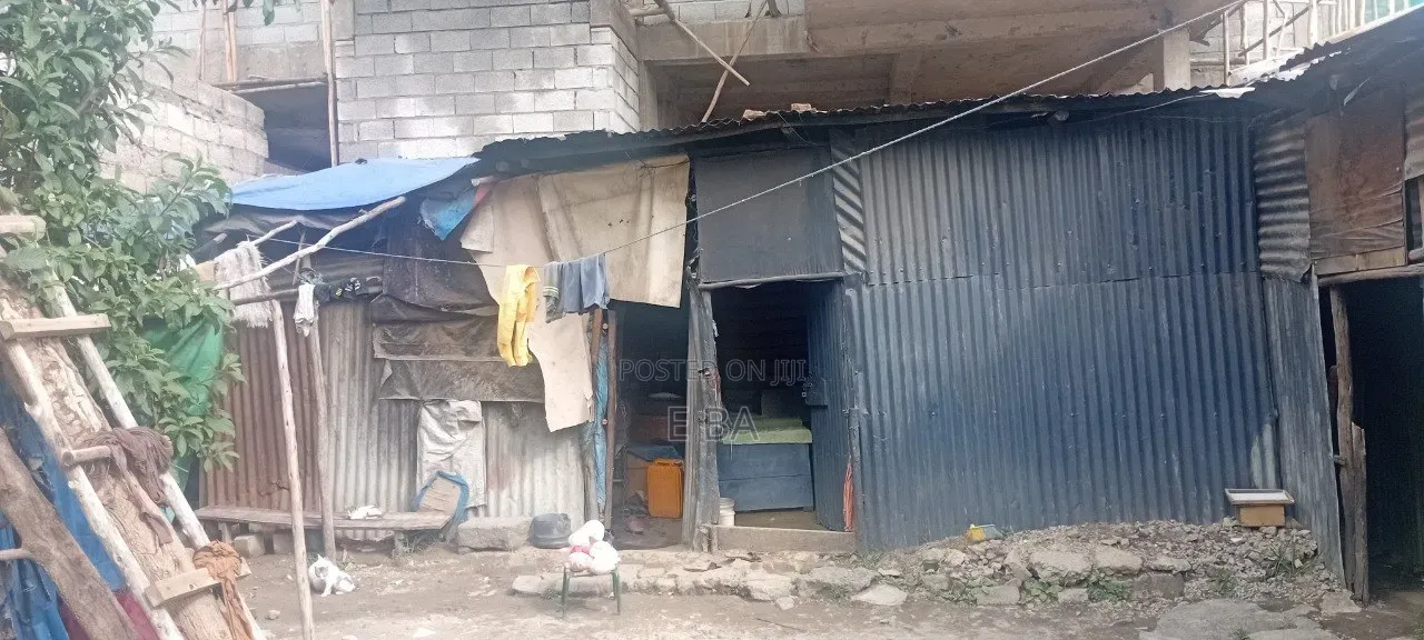 375 ካሬ ካርታ ያለው፣ ሰሚት ጊዮርጊስ አካባቢ
