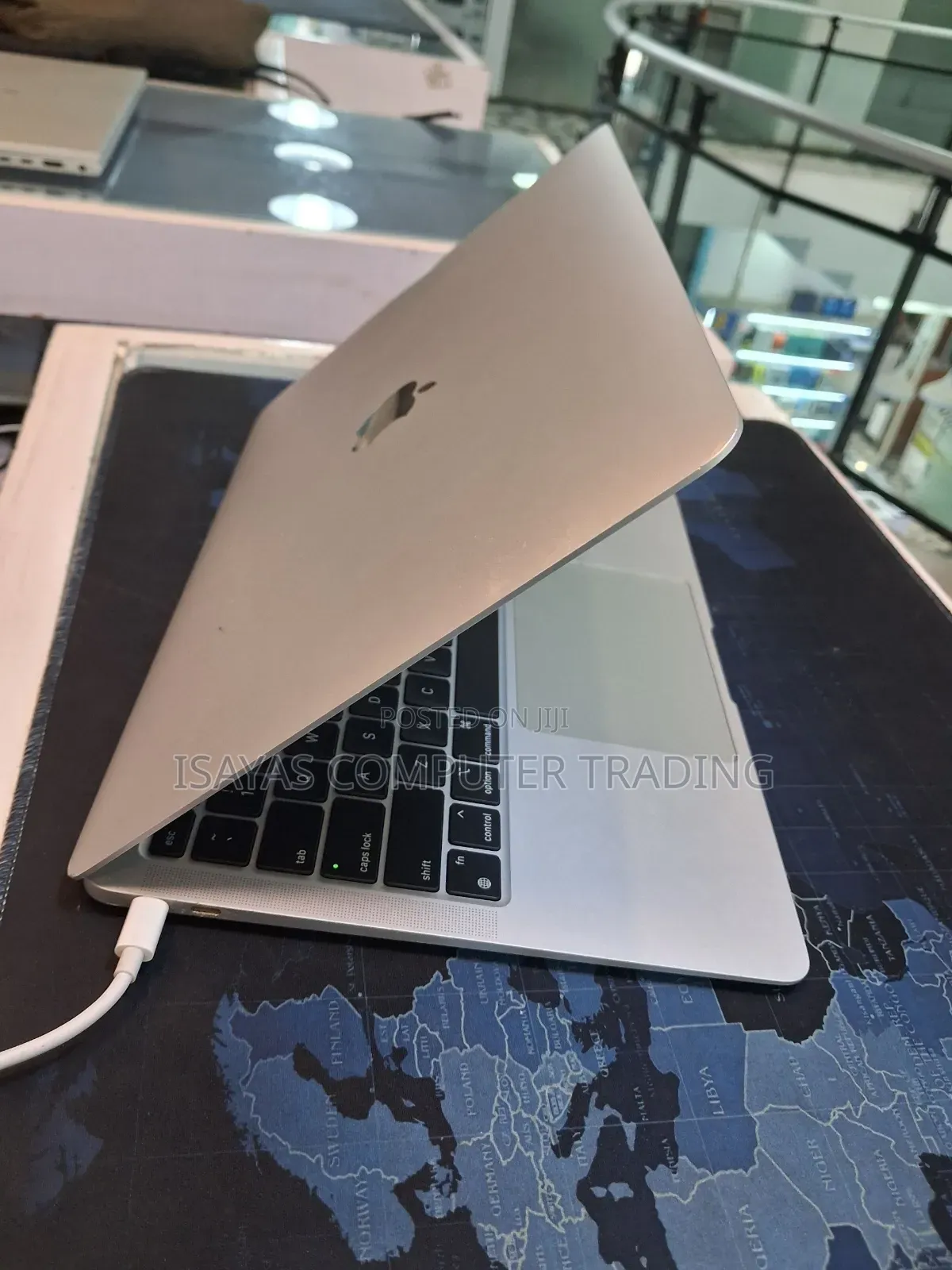 New Laptop Apple MacBook Air 2020 M1 8GB Apple M1 SSD 256GB