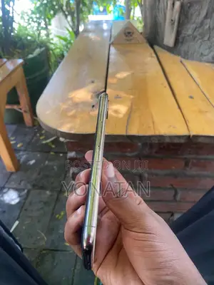 New Apple iPhone XS Max 64 GB White