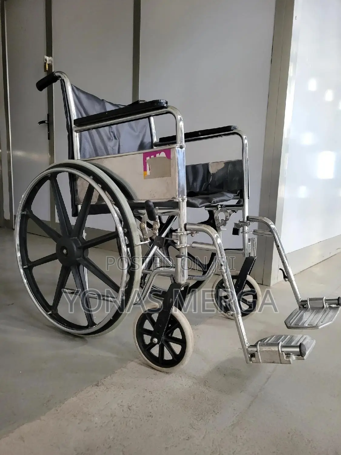 Wheelchair for Adults用皿capacity of 150kg Designed for Larger Passenger