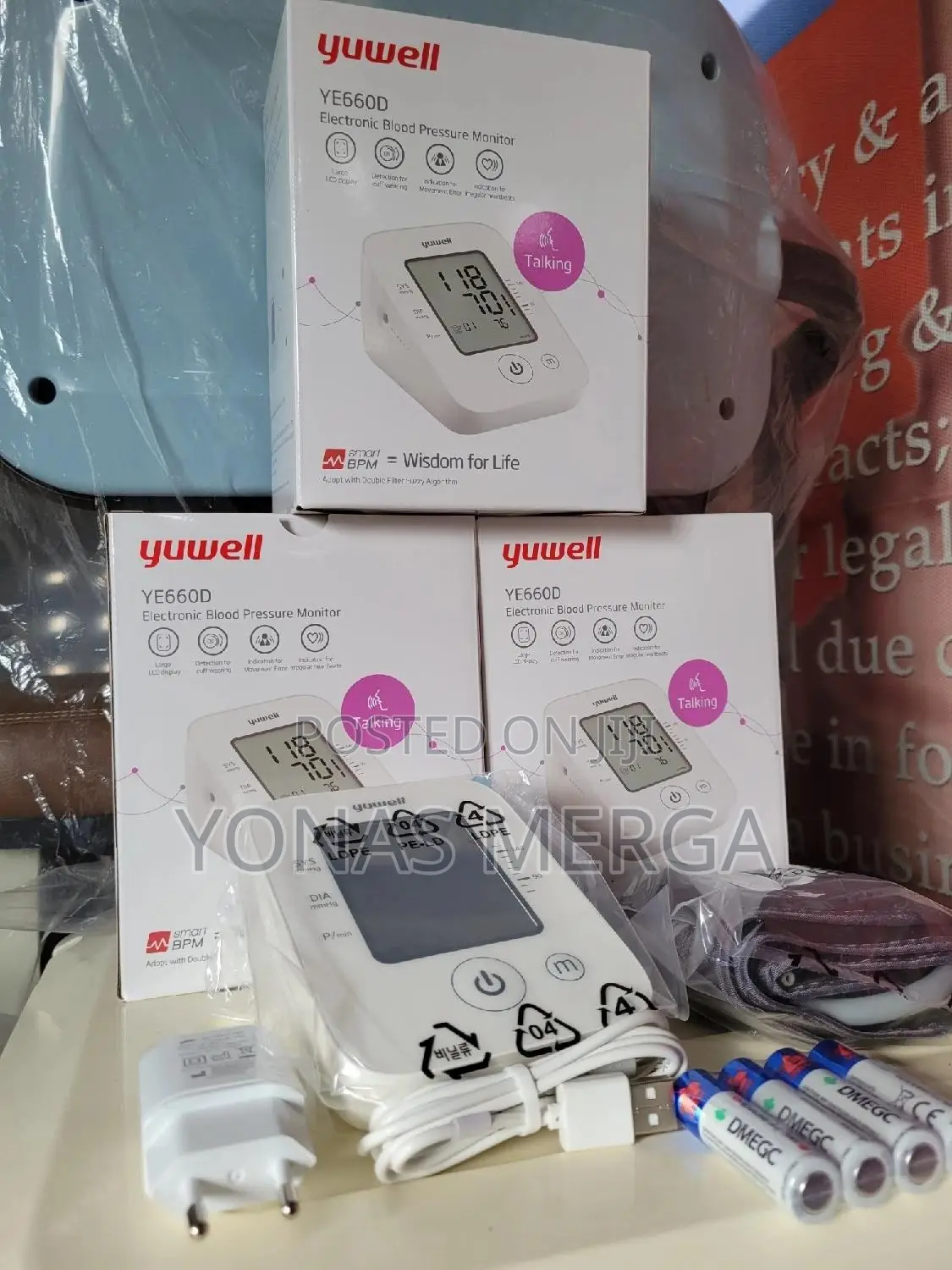 Blood Pressure Monitor蚤血bp Meter支声monitor Unit, an Arm Cuff Batteries.