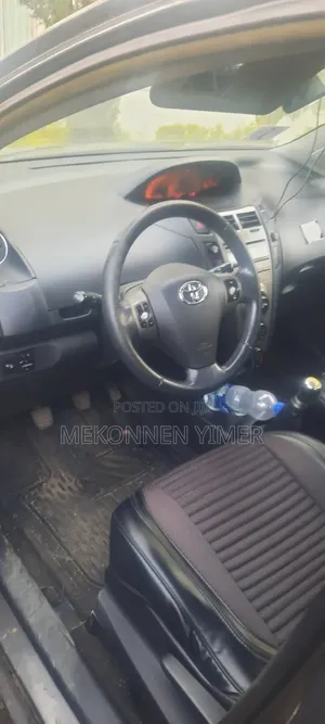 Toyota Yaris 2011 Gray