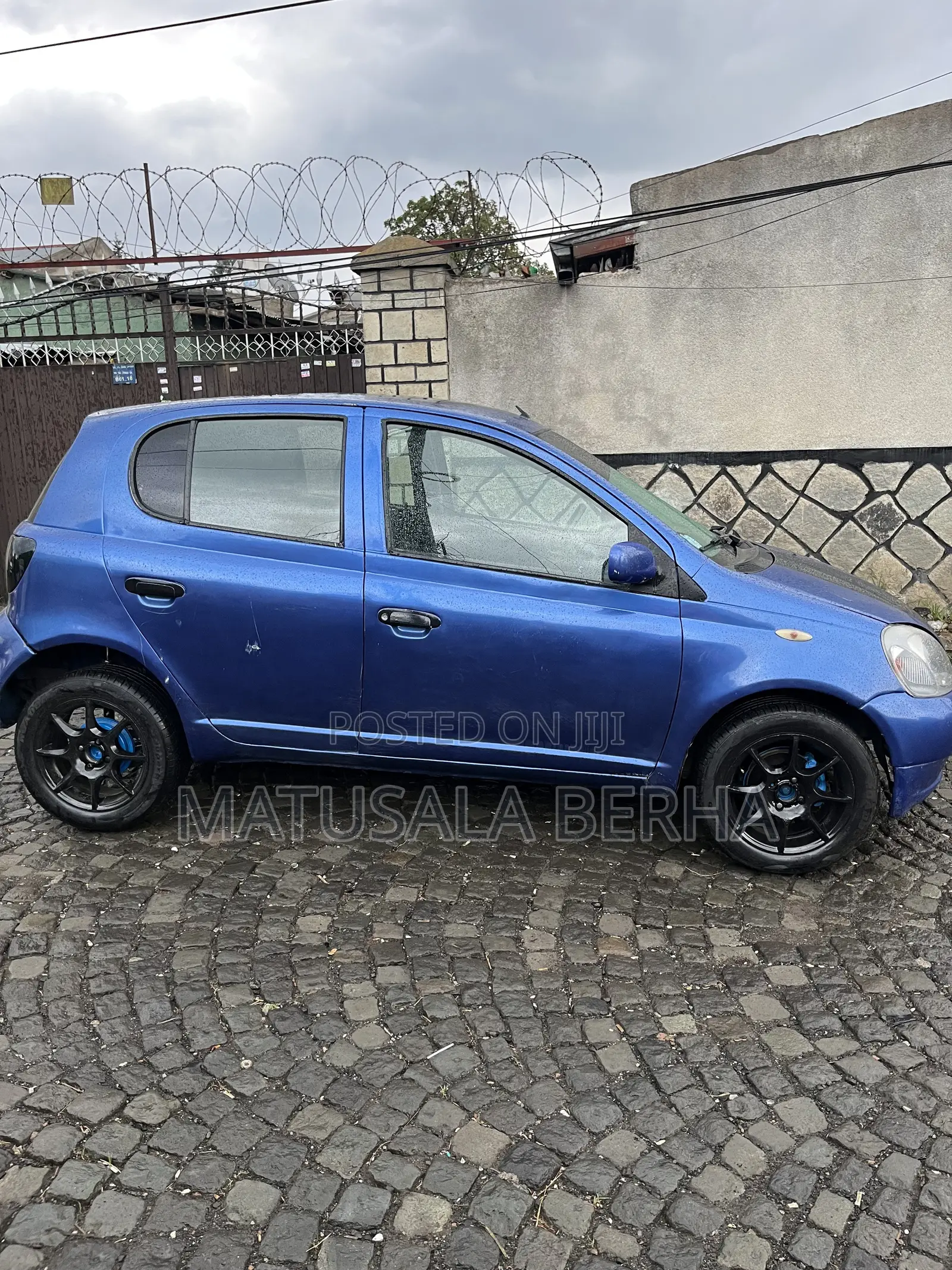 Toyota Vitz 2002 Blue